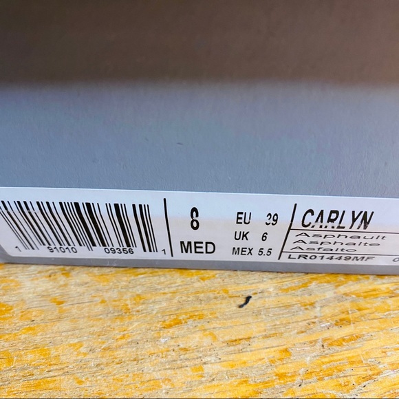 Size 8 | NWT Kenneth Cole Gray Sequin Heeled Boot - Picture 11 of 13